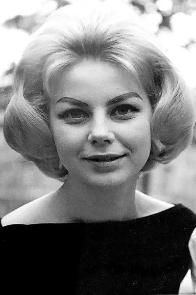 Veronica Kelly
