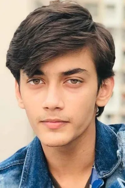 Zoya Hussain