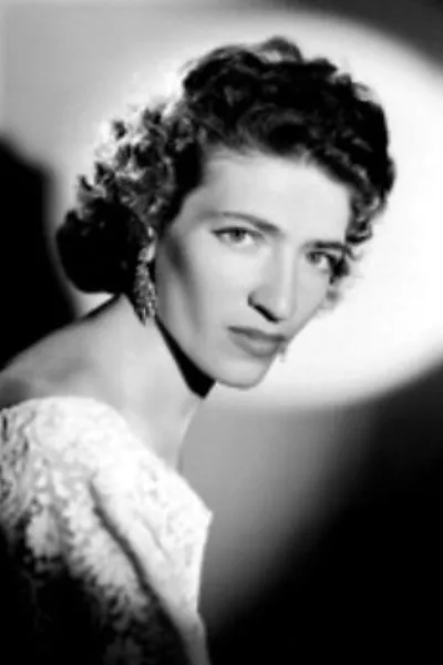 Anjanette Comer