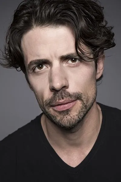 Carlos Álvarez