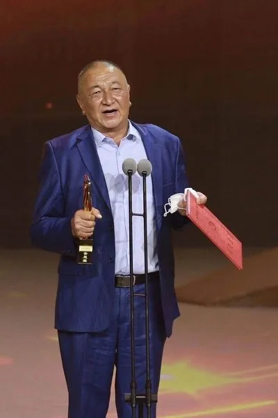 Yu-Long Zhang
