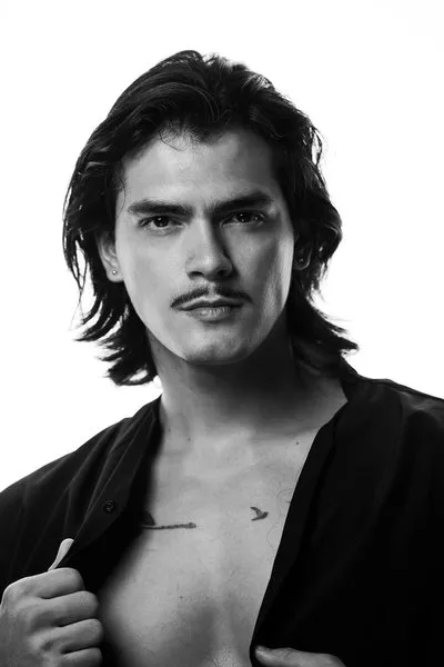 Igi Boy Flores