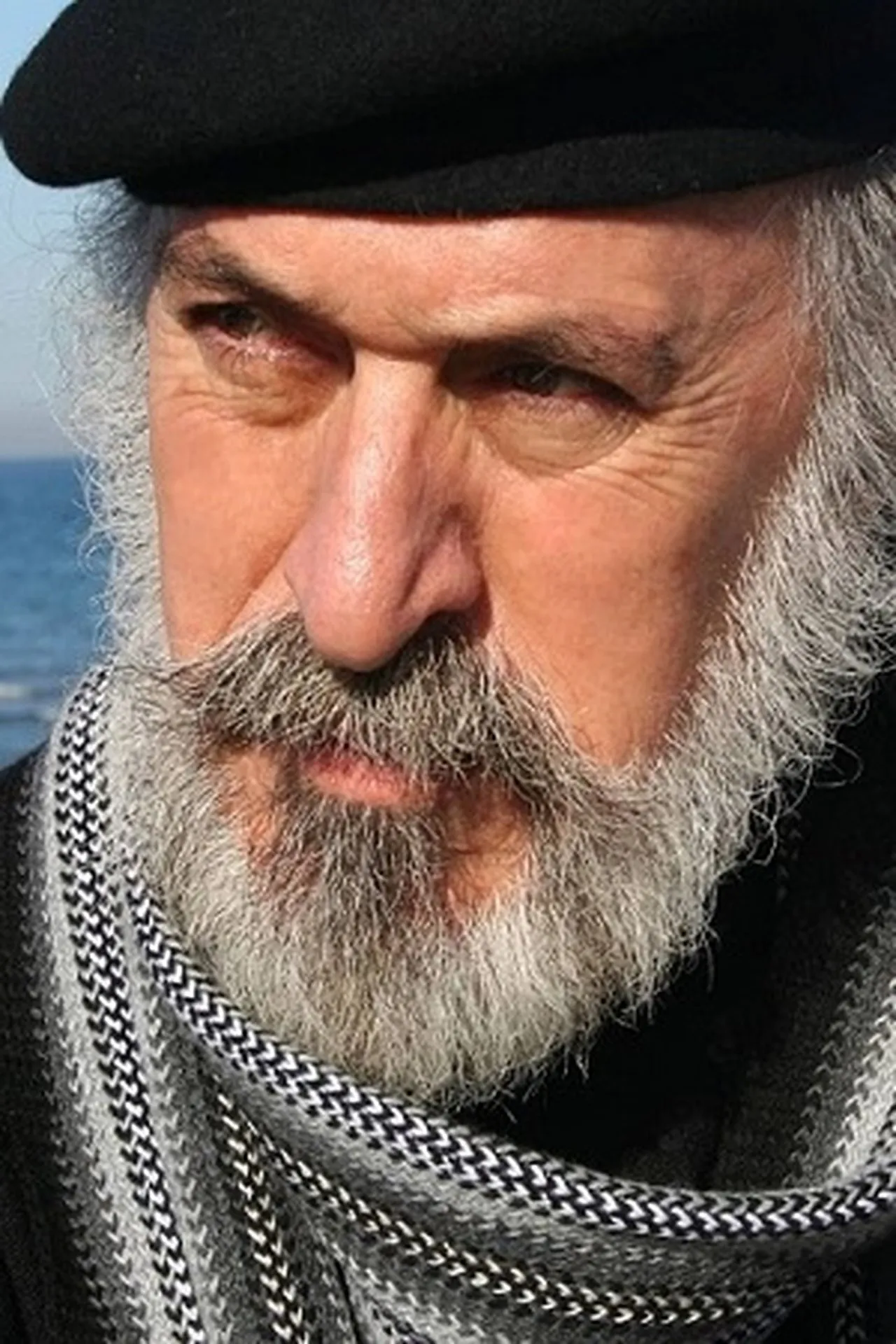 منوچهر علیپور