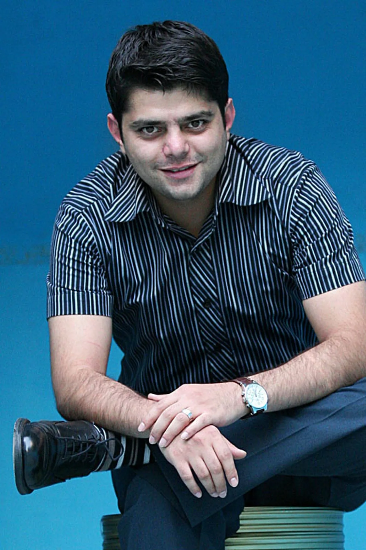 شاهد احمدلو